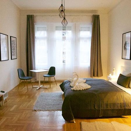 Five Season'S Apartment Будапеща Екстериор снимка