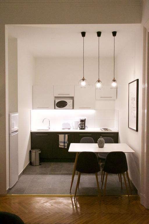 Five Season'S Apartment Будапеща Екстериор снимка