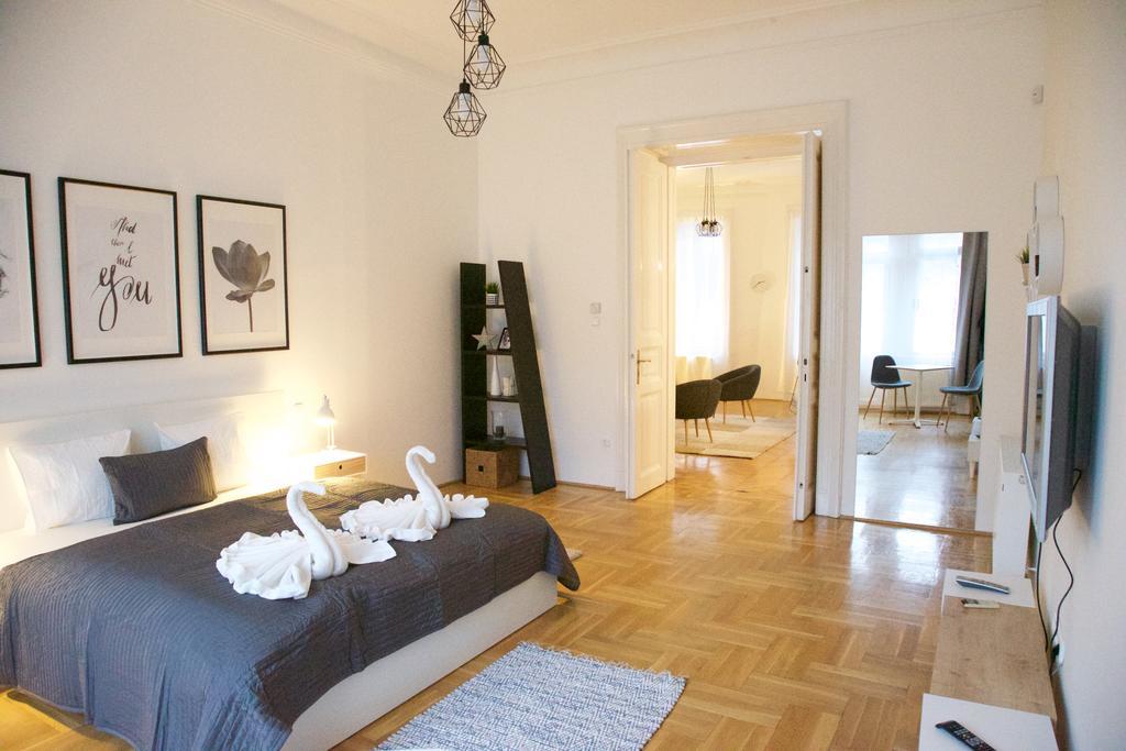 Five Season'S Apartment Будапеща Екстериор снимка
