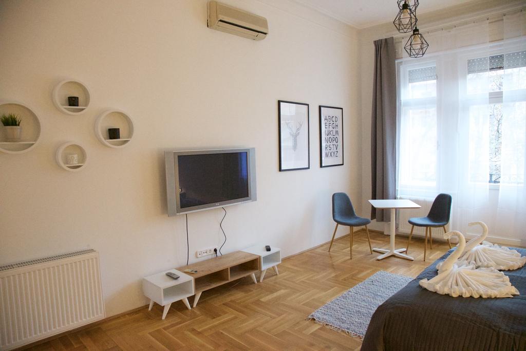 Five Season'S Apartment Будапеща Екстериор снимка