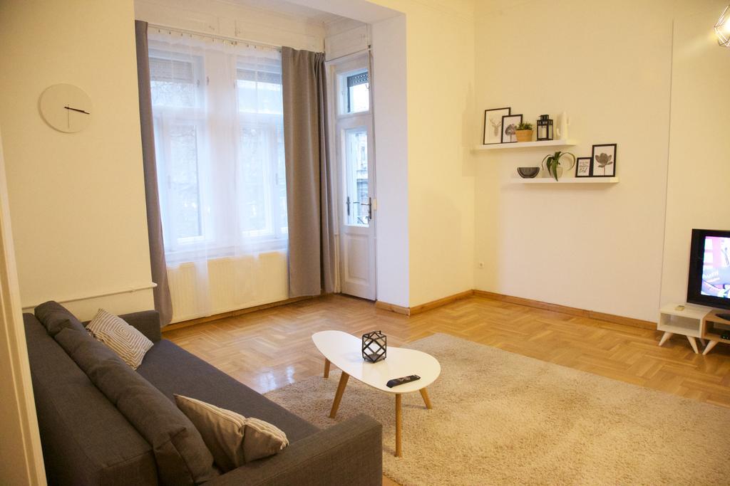 Five Season'S Apartment Будапеща Екстериор снимка