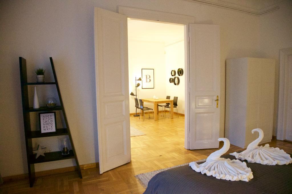 Five Season'S Apartment Будапеща Екстериор снимка
