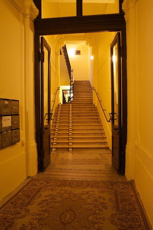Five Season'S Apartment Будапеща Екстериор снимка