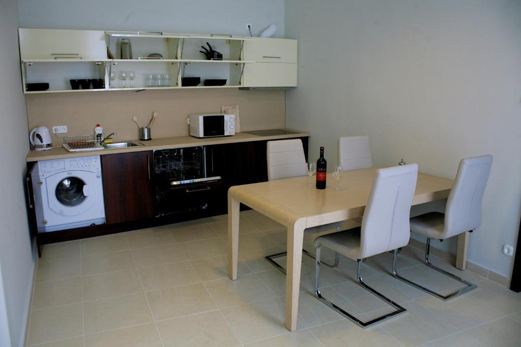Five Season'S Apartment Будапеща Екстериор снимка